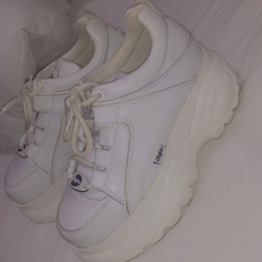 Authentic Buffalo London sneakers!